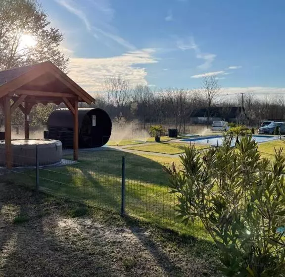 ペンション Bor Vendégház