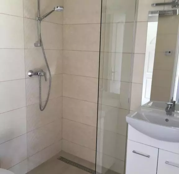 ペンション Bor Vendégház