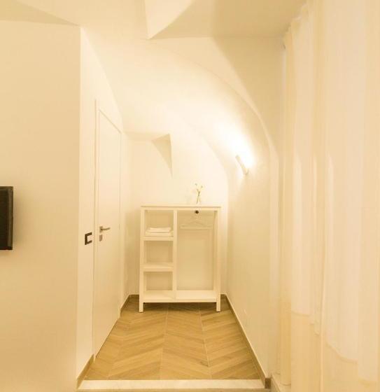 تختخواب و صبحانه A' Marunnella