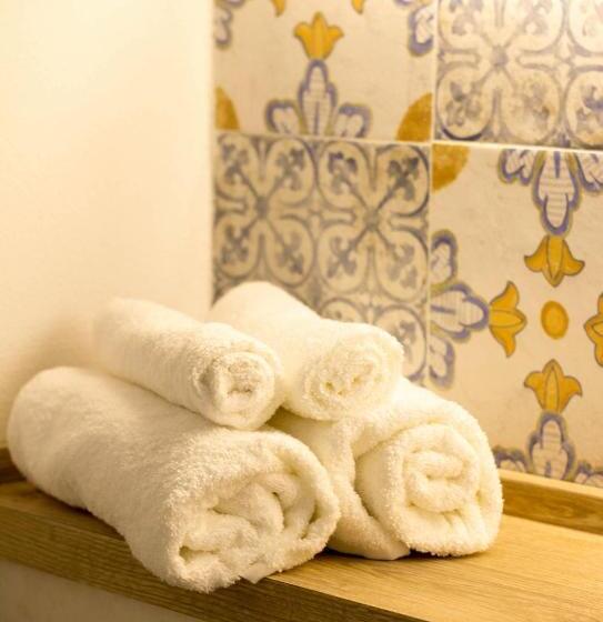 تختخواب و صبحانه A' Marunnella