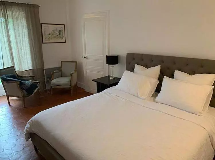 تختخواب و صبحانه La Maison Du Trapel