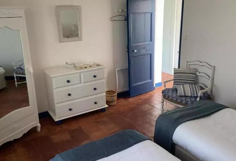 تختخواب و صبحانه La Maison Du Trapel