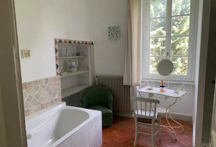 تختخواب و صبحانه La Maison Du Trapel