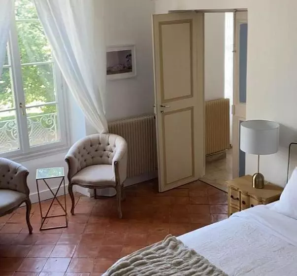 تختخواب و صبحانه La Maison Du Trapel