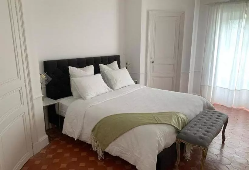 تختخواب و صبحانه La Maison Du Trapel