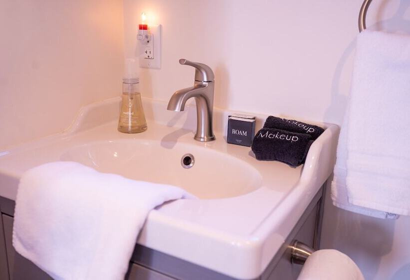 فندق A Lodge Lyons