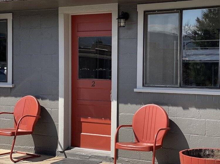 فندق A Lodge Lyons