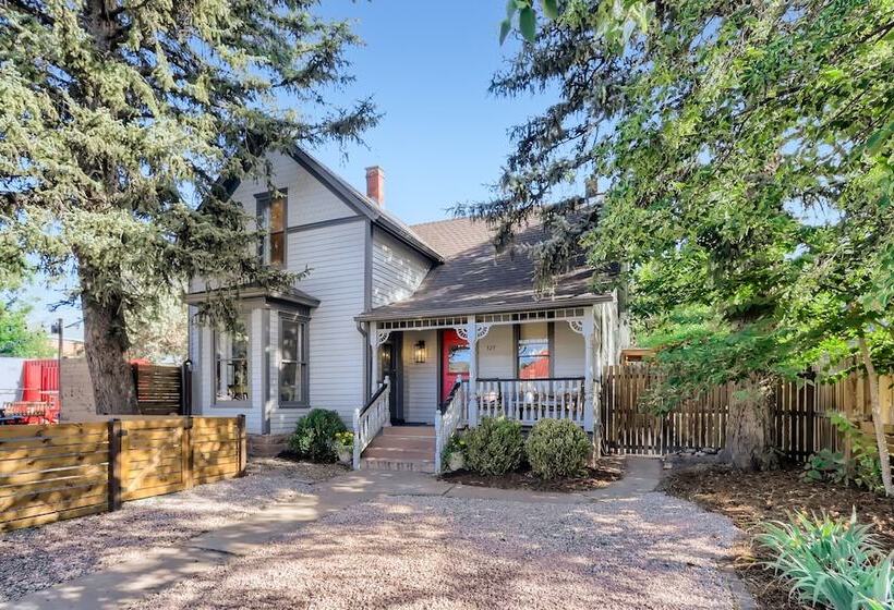 فندق A Lodge Lyons