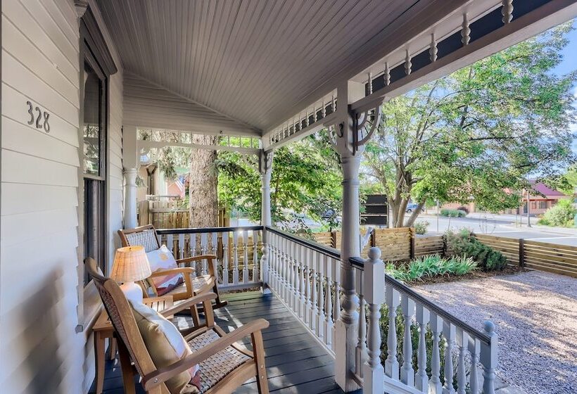 فندق A Lodge Lyons