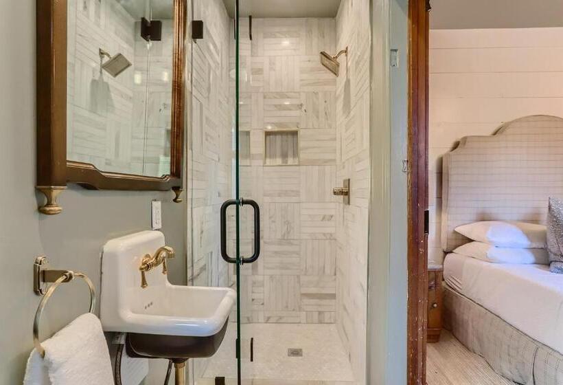 فندق A Lodge Lyons