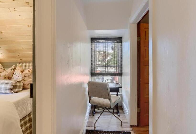 فندق A Lodge Lyons