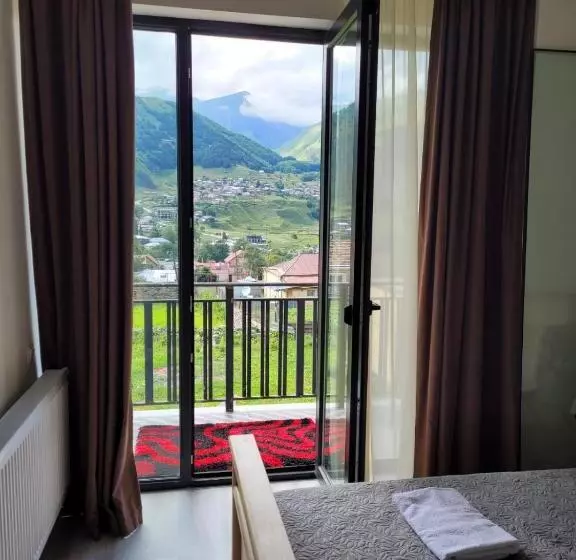 پانسیون Aronia Kazbegi