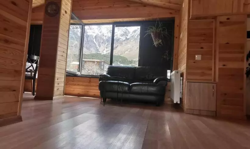 پانسیون Aronia Kazbegi