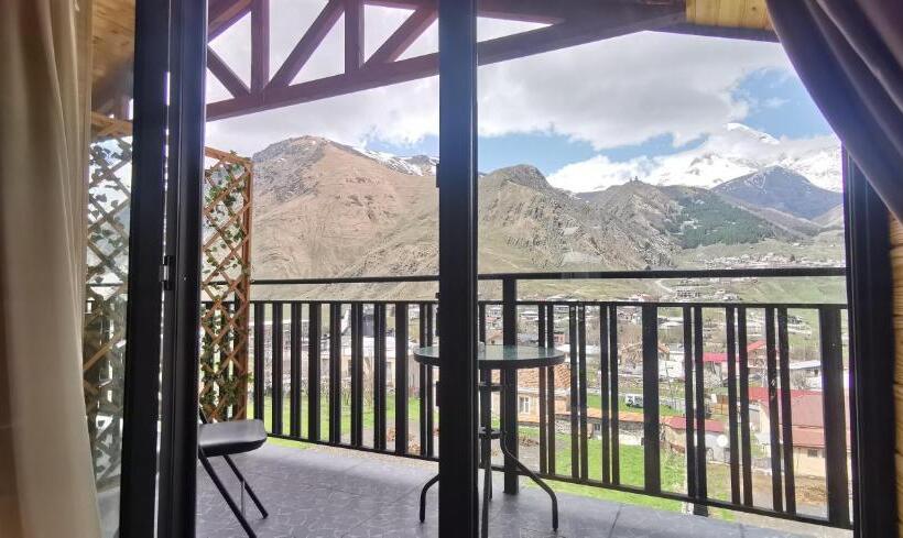 پانسیون Aronia Kazbegi