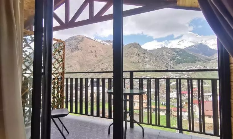 پانسیون Aronia Kazbegi