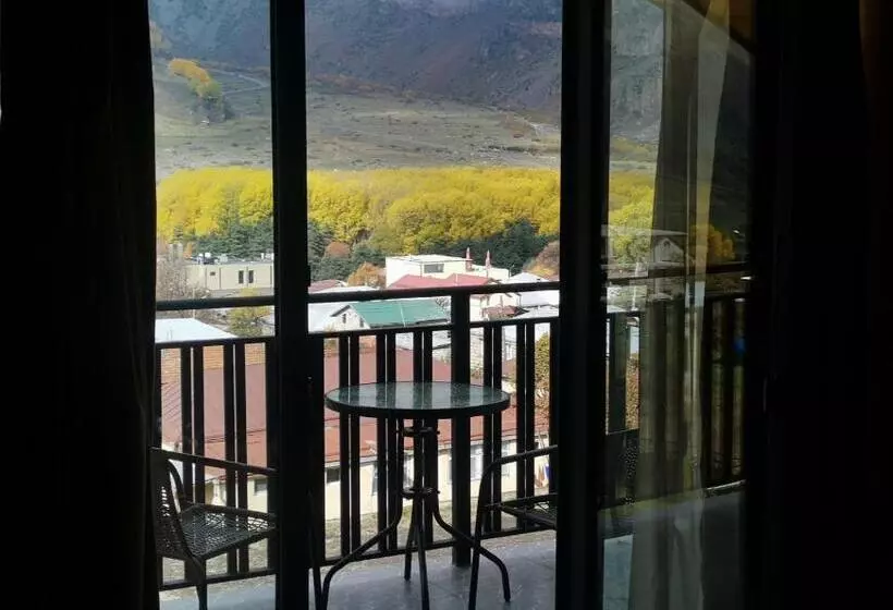 پانسیون Aronia Kazbegi