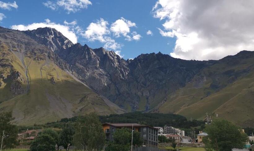 پانسیون Aronia Kazbegi