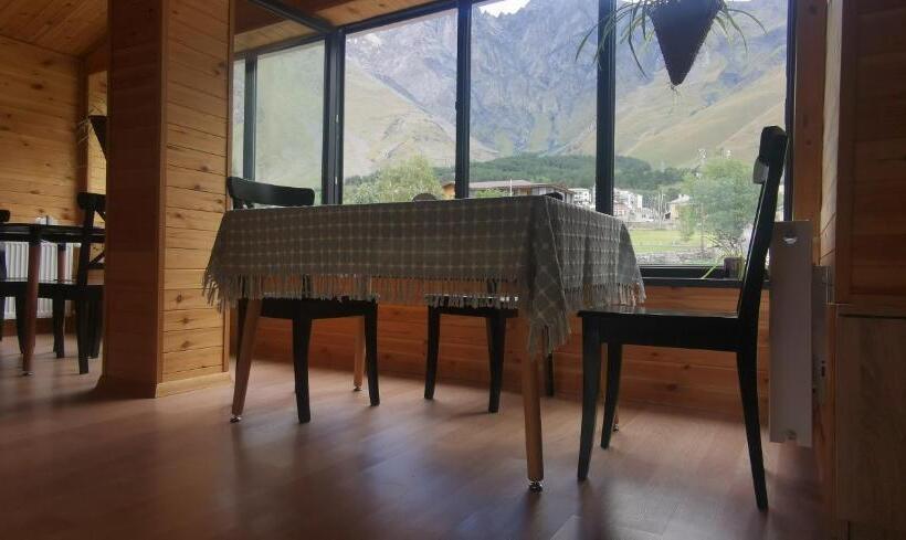 پانسیون Aronia Kazbegi