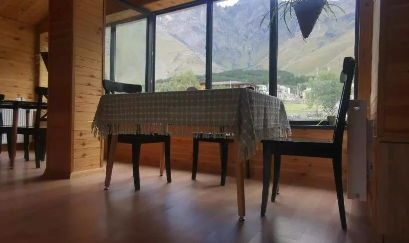 پانسیون Aronia Kazbegi