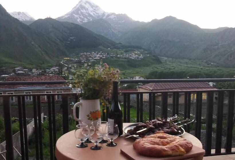 پانسیون Aronia Kazbegi