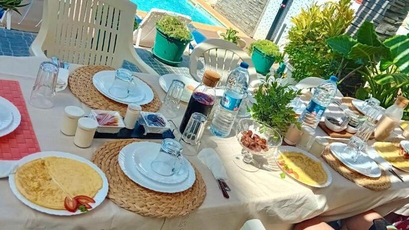 پانسیون Cactus Guest House