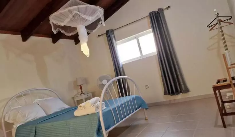 پانسیون Cactus Guest House