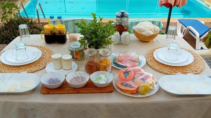 پانسیون Cactus Guest House