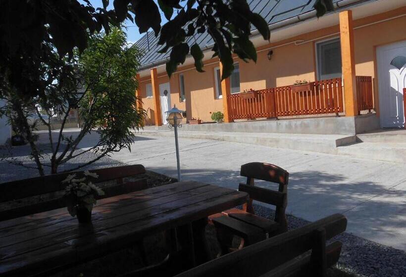 פנסיון Szieszta Vendégház