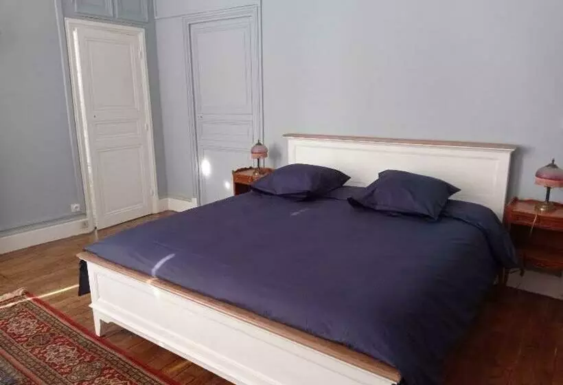 Aamiaismajoitus (B&B) Château De Maucouvent