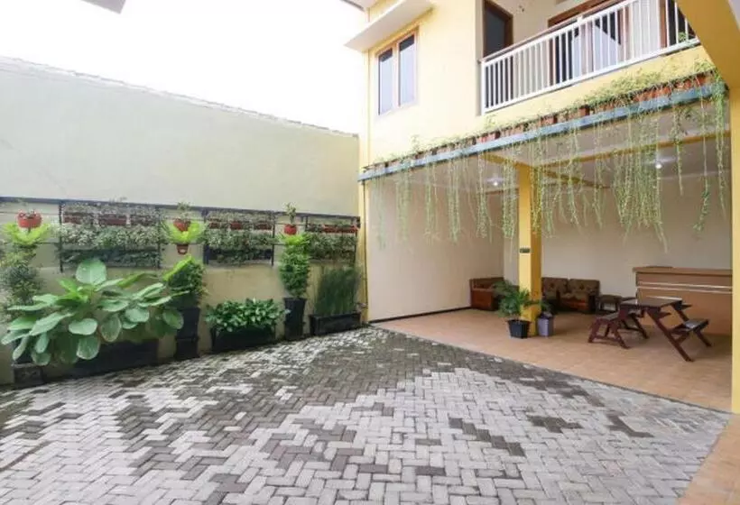 Majatalo Reddoorz @ Jalan Kedawung