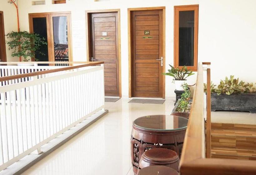 بنسيون Reddoorz @ Jalan Kedawung