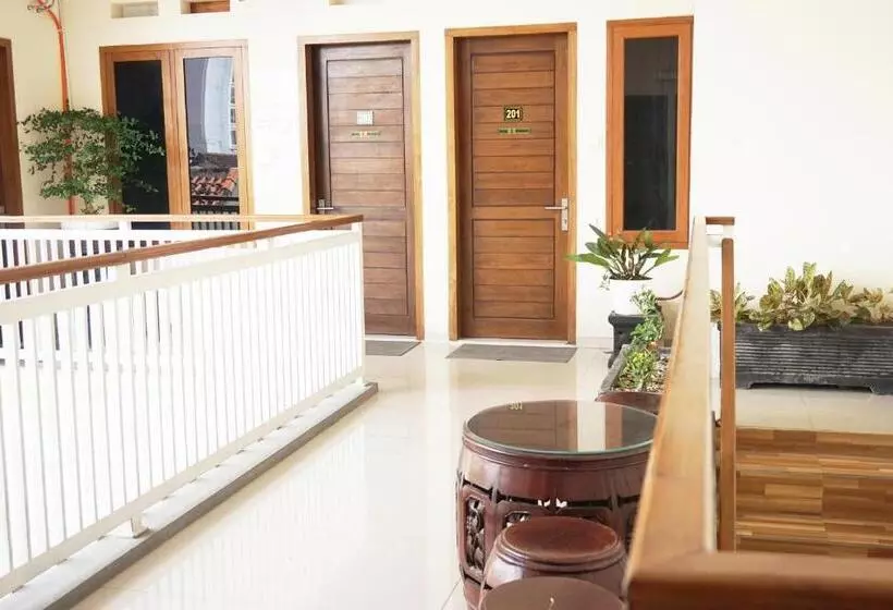 Majatalo Reddoorz @ Jalan Kedawung