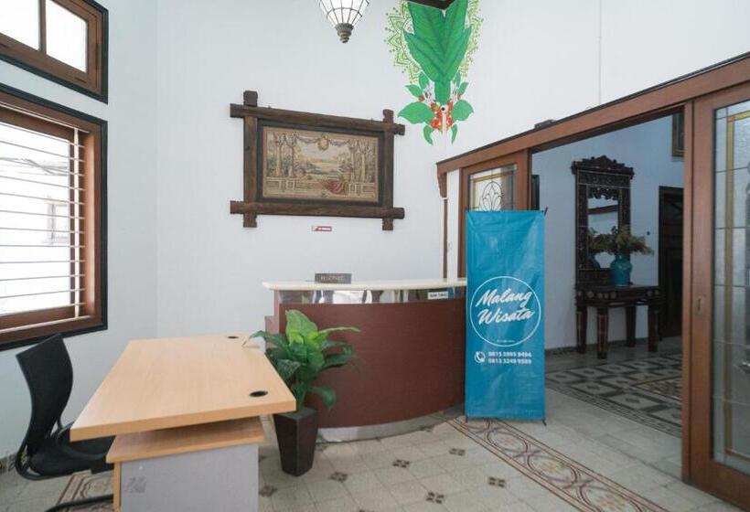 פנסיון Urbanview Hotel Griya Surya Malang By Reddoorz