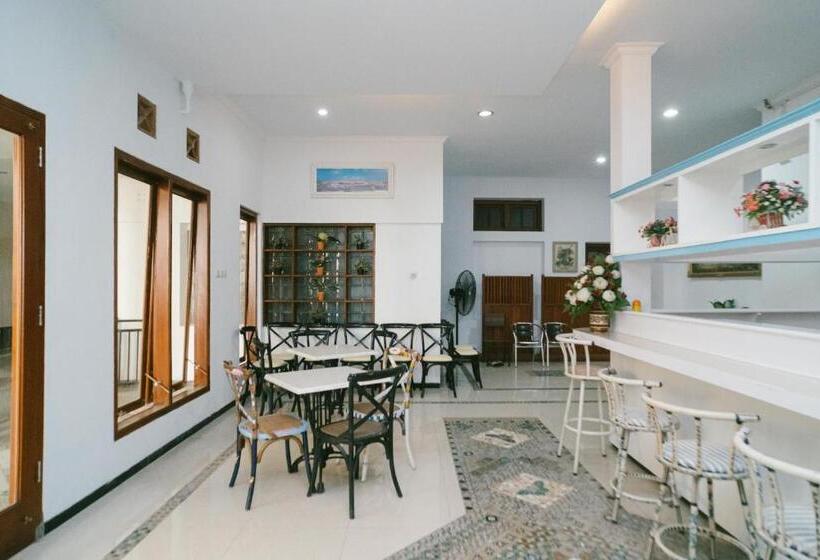 פנסיון Urbanview Hotel Griya Surya Malang By Reddoorz