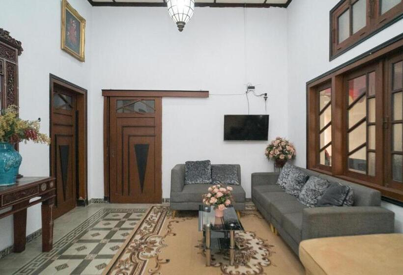 פנסיון Urbanview Hotel Griya Surya Malang By Reddoorz