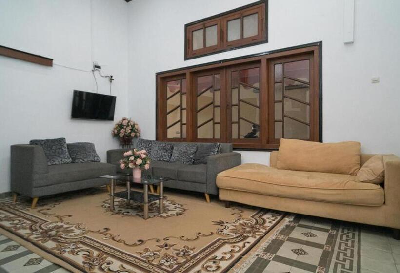 פנסיון Urbanview Hotel Griya Surya Malang By Reddoorz