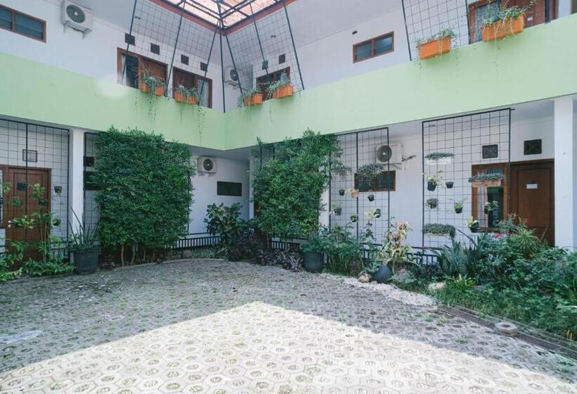 פנסיון Urbanview Hotel Griya Surya Malang By Reddoorz