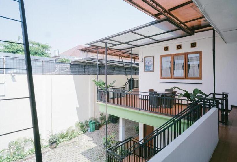 פנסיון Urbanview Hotel Griya Surya Malang By Reddoorz