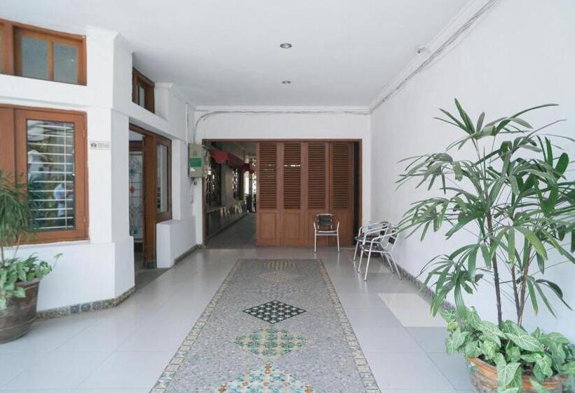 פנסיון Urbanview Hotel Griya Surya Malang By Reddoorz
