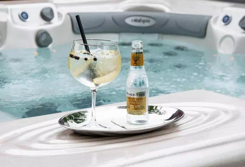 ホテル Czinege & étterem