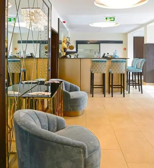 ホテル Czinege & étterem