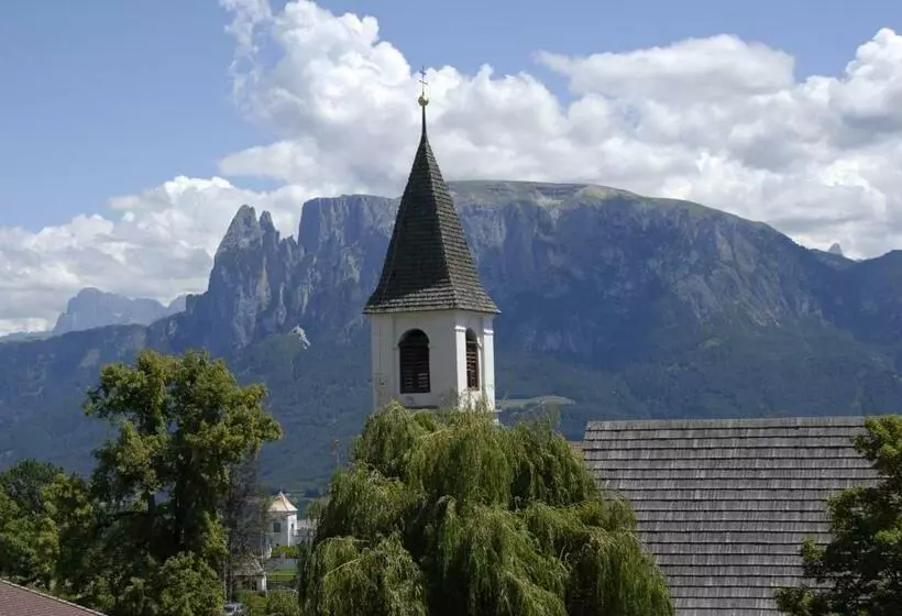 ホテル Dolomiten