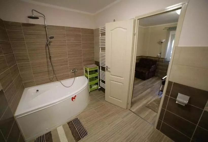 ペンション Fónagy Apartmanok