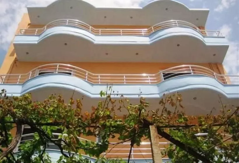 Majatalo Mare Bed & Breakfast