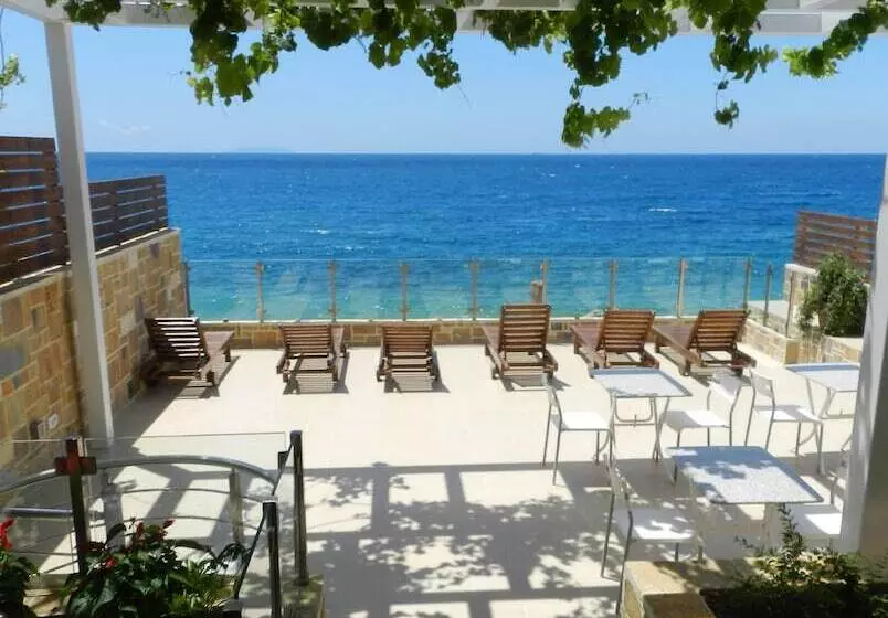 Majatalo Mare Bed & Breakfast