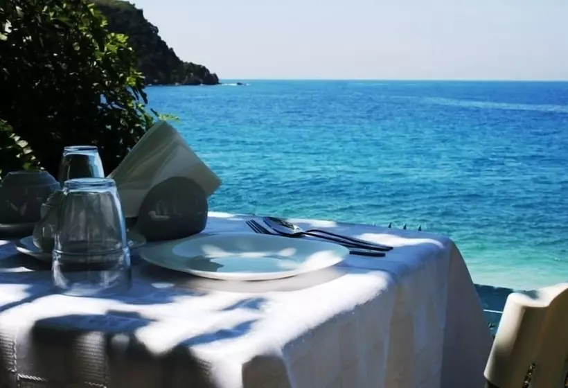 Majatalo Mare Bed & Breakfast