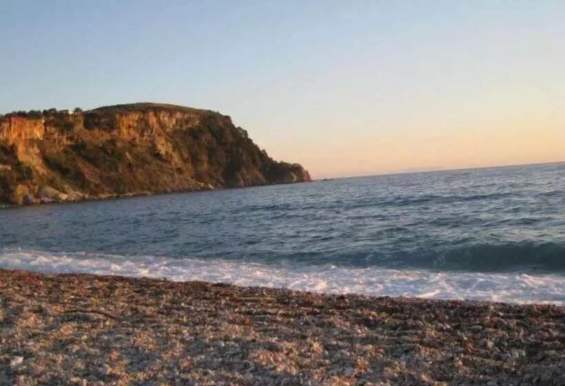 Majatalo Mare Bed & Breakfast