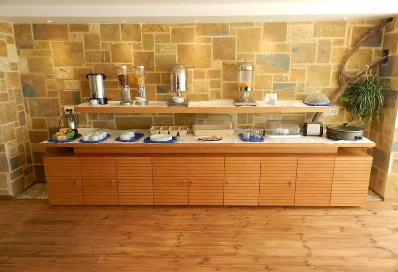 Majatalo Mare Bed & Breakfast