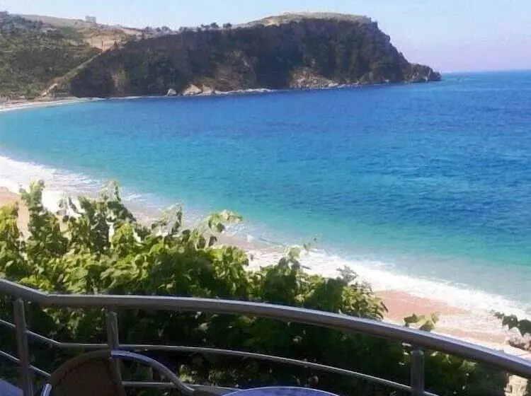 Majatalo Mare Bed & Breakfast