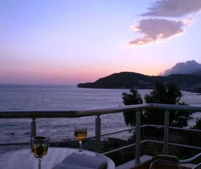 Majatalo Mare Bed & Breakfast